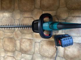 Location : taille haie Location : taille haie