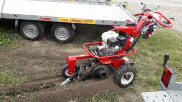 Location : trancheuse de sol Location : trancheuse de sol