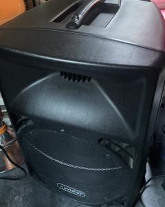 Enceinte amplifiée 1000W (Bluetooth) et ( Table de mixage intégrée)  Location par jour - Bordeaux Location Sono