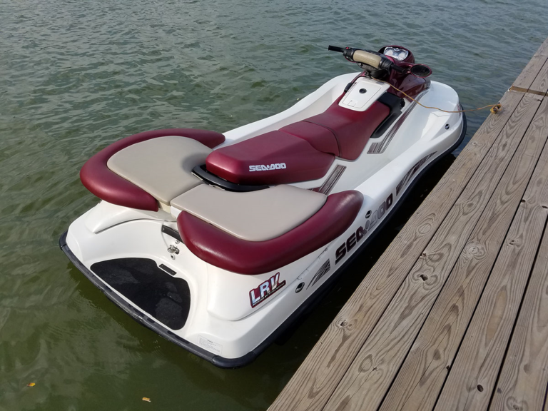 Location bateau jet ski (66000 Perpignan). Location jet ski