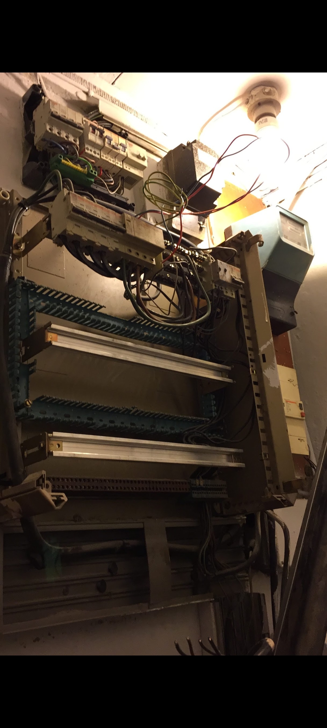 Service electricien 95 entre particuliers