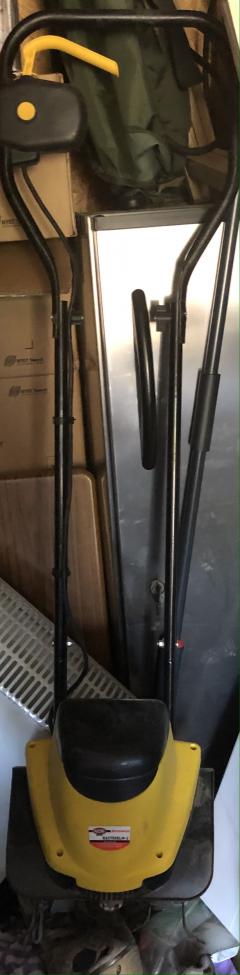 Location : motobineuse Location : motobineuse