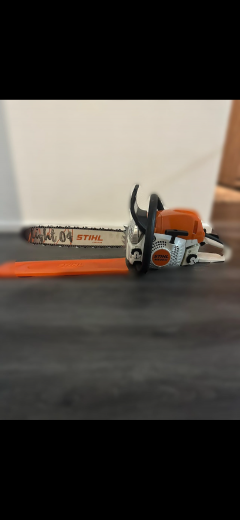 Location : tronconneuse Location : tronconneuse