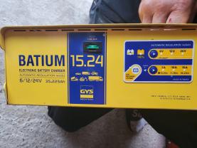 Location : chargeur de batterie Location : chargeur de batterie