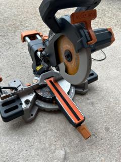 Location : scie a onglet Location : scie a onglet