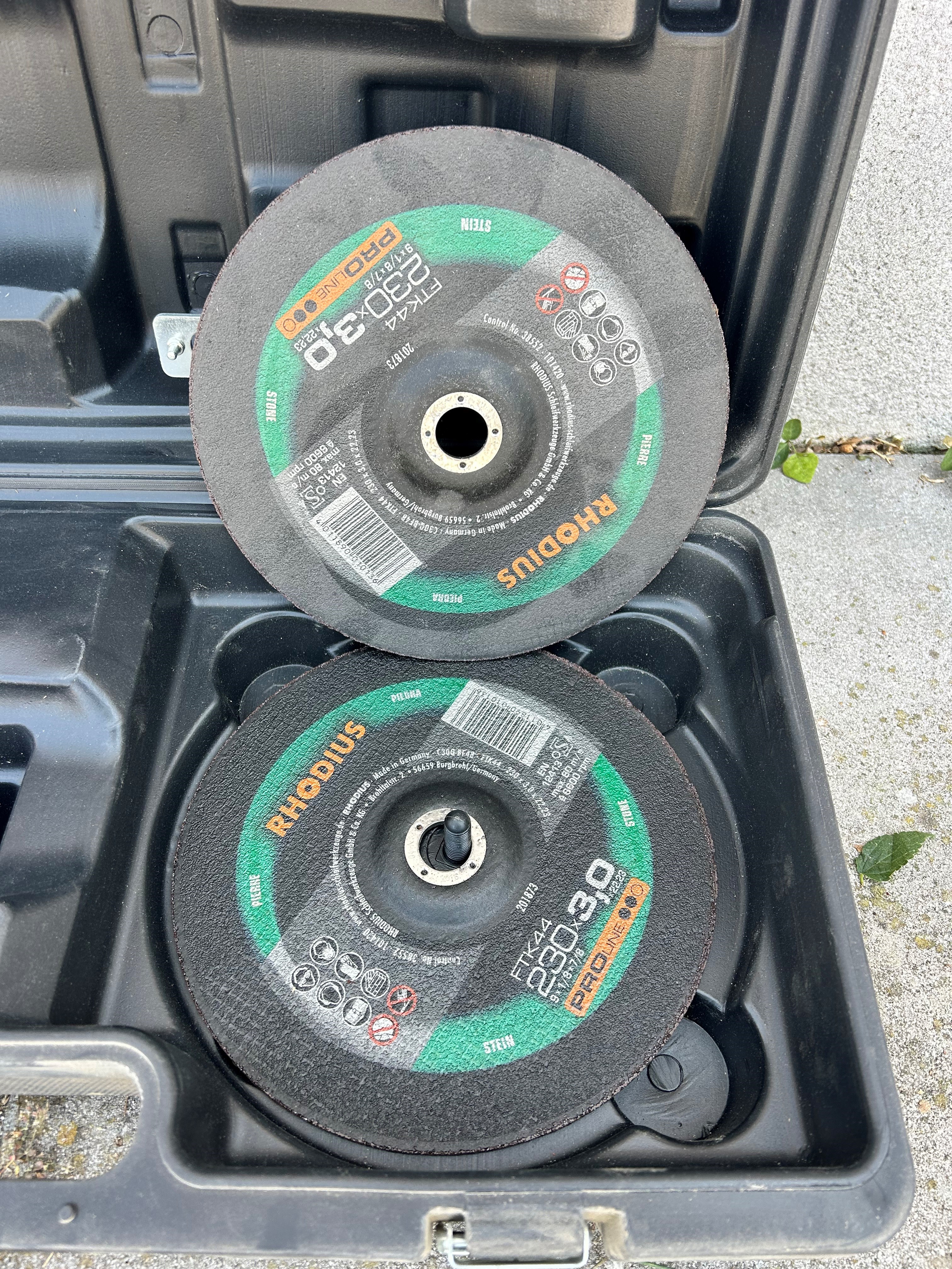Rental Grinder between individuals (66)