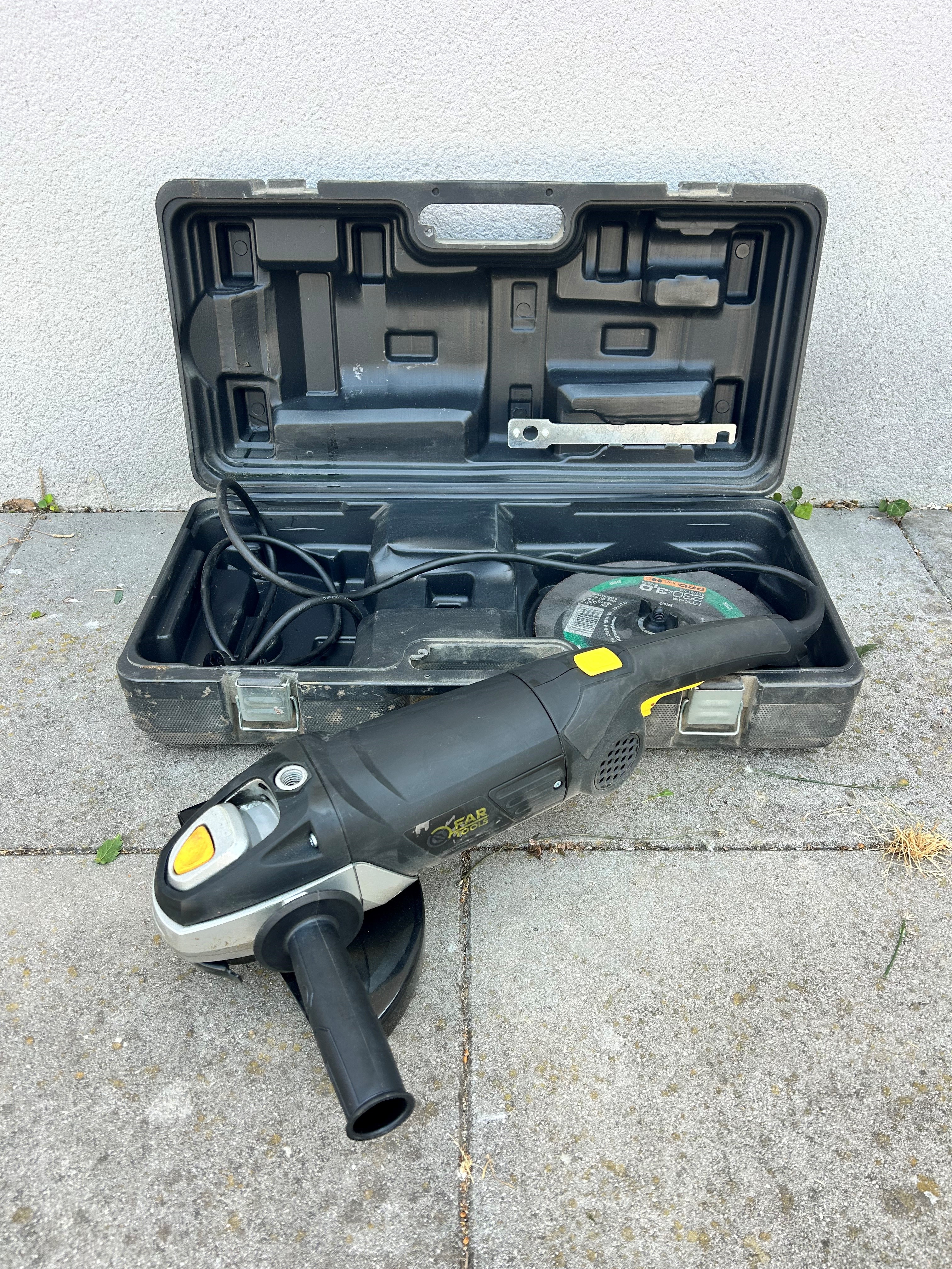 Rental Grinder between individuals (66)