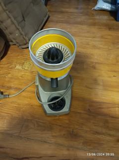 Location : presse agrumes Location : presse agrumes