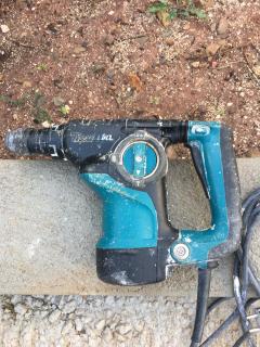 Location : perforateur Location : perforateur