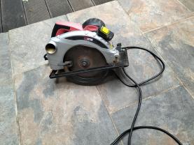 Location : scie circulaire Location : scie circulaire