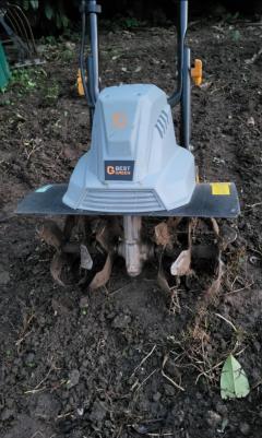 Location : motobineuse Location : motobineuse