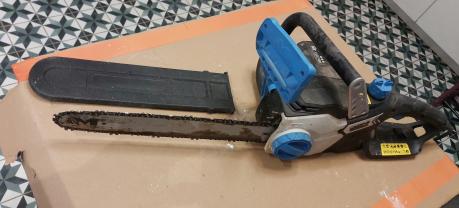 Location : tronconneuse Location : tronconneuse