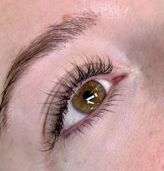 Service : extension de cils Service : extension de cils