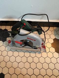 Location : scie circulaire Location : scie circulaire