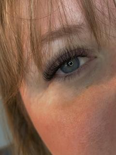 Service : extension de cils Service : extension de cils