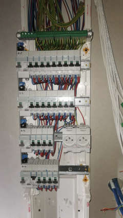 Service : electricien Service : electricien