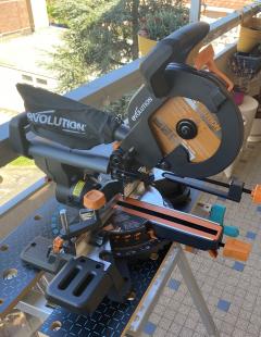 Location : scie a onglet Location : scie a onglet