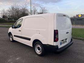 Location : camion camionnette Location : camion camionnette