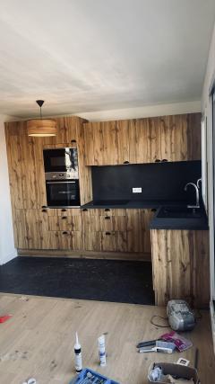 Service : pose de cuisine Service : pose de cuisine