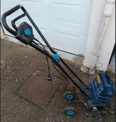 Location : motobineuse Location : motobineuse