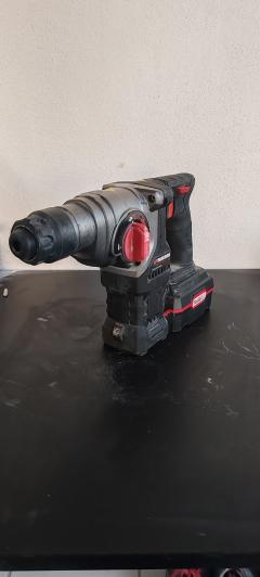 Location : perforateur Location : perforateur