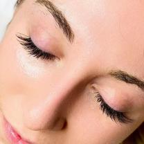 Service : extension de cils Service : extension de cils