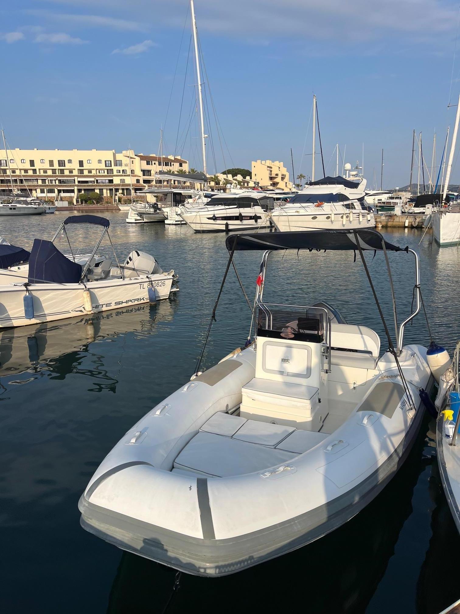 Location semi rigide 83 entre particuliers