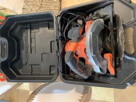 Location : scie circulaire Location : scie circulaire