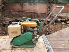 Location : plaque vibrante Location : plaque vibrante