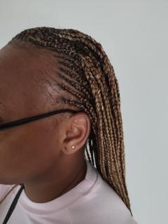 Service : tresses africaines Service : tresses africaines