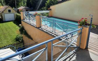 Service : nettoyage piscine Service : nettoyage piscine
