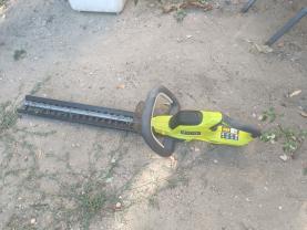 Location : taille haie Location : taille haie