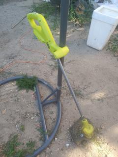 Location : coupe bordures Location : coupe bordures