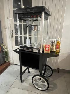 Location : machine a pop corn Location : machine a pop corn