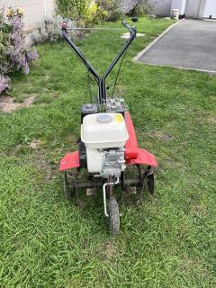 Location : motobineuse Location : motobineuse