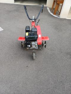 Location : motobineuse Location : motobineuse