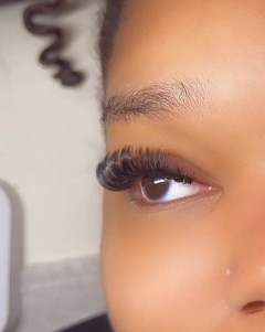 Service : extension de cils Service : extension de cils