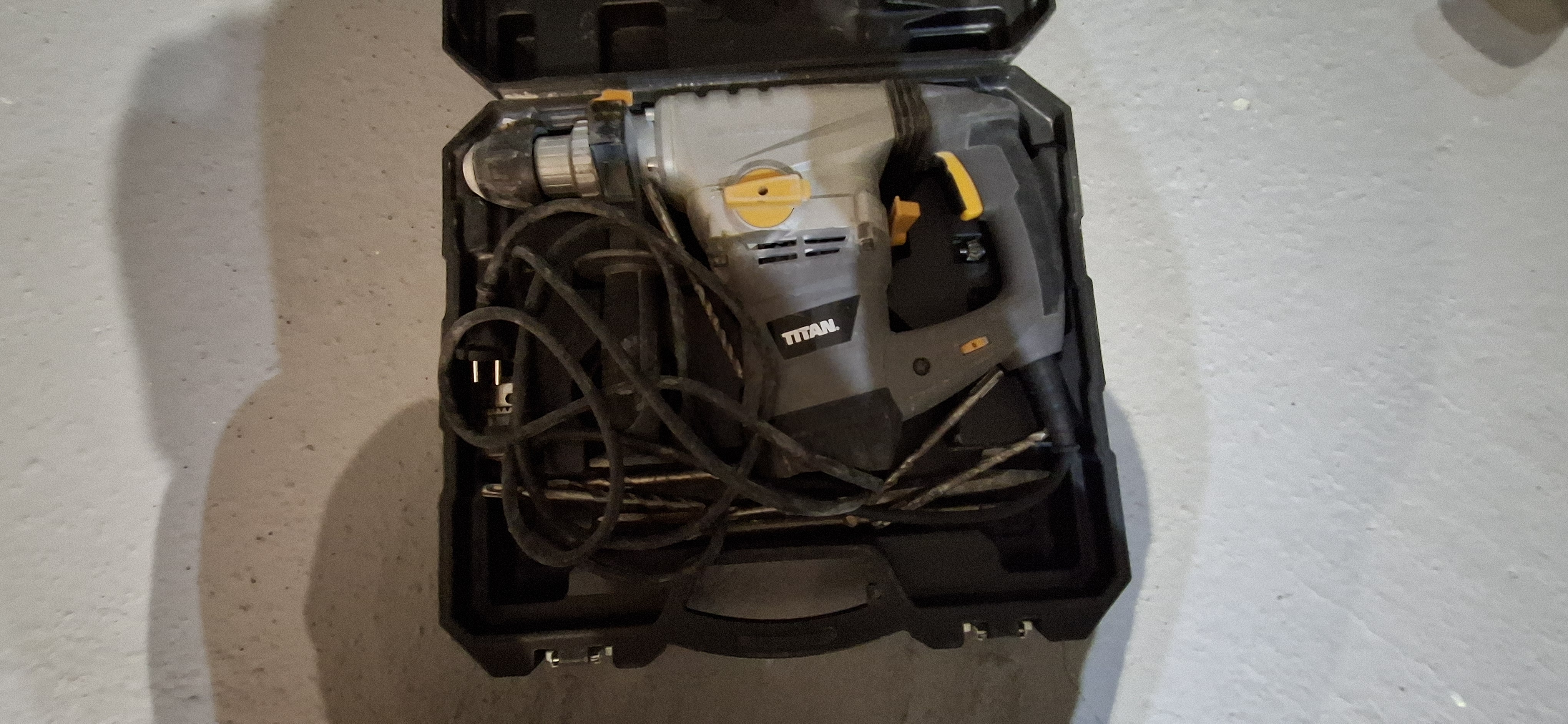 Location perforateur 07 entre particuliers