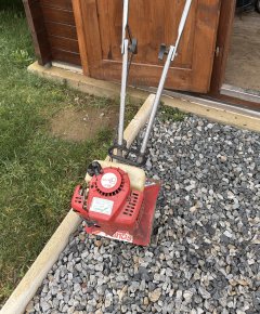 Location : motobineuse Location : motobineuse