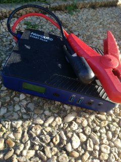 Location : chargeur de batterie Location : chargeur de batterie