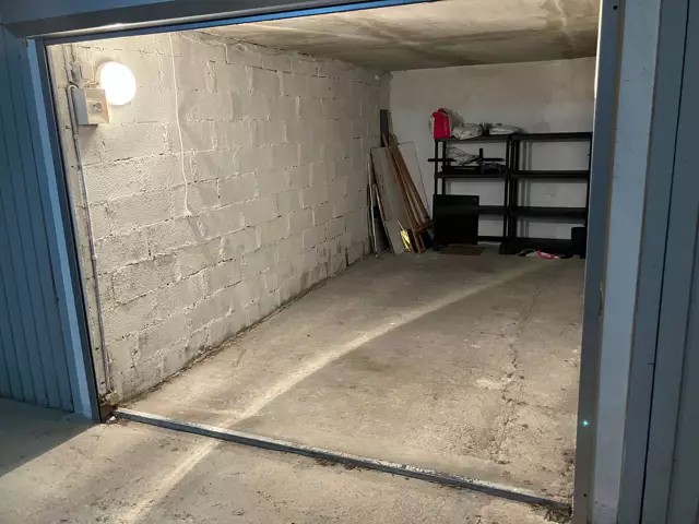 Rental Garage between individuals (98)