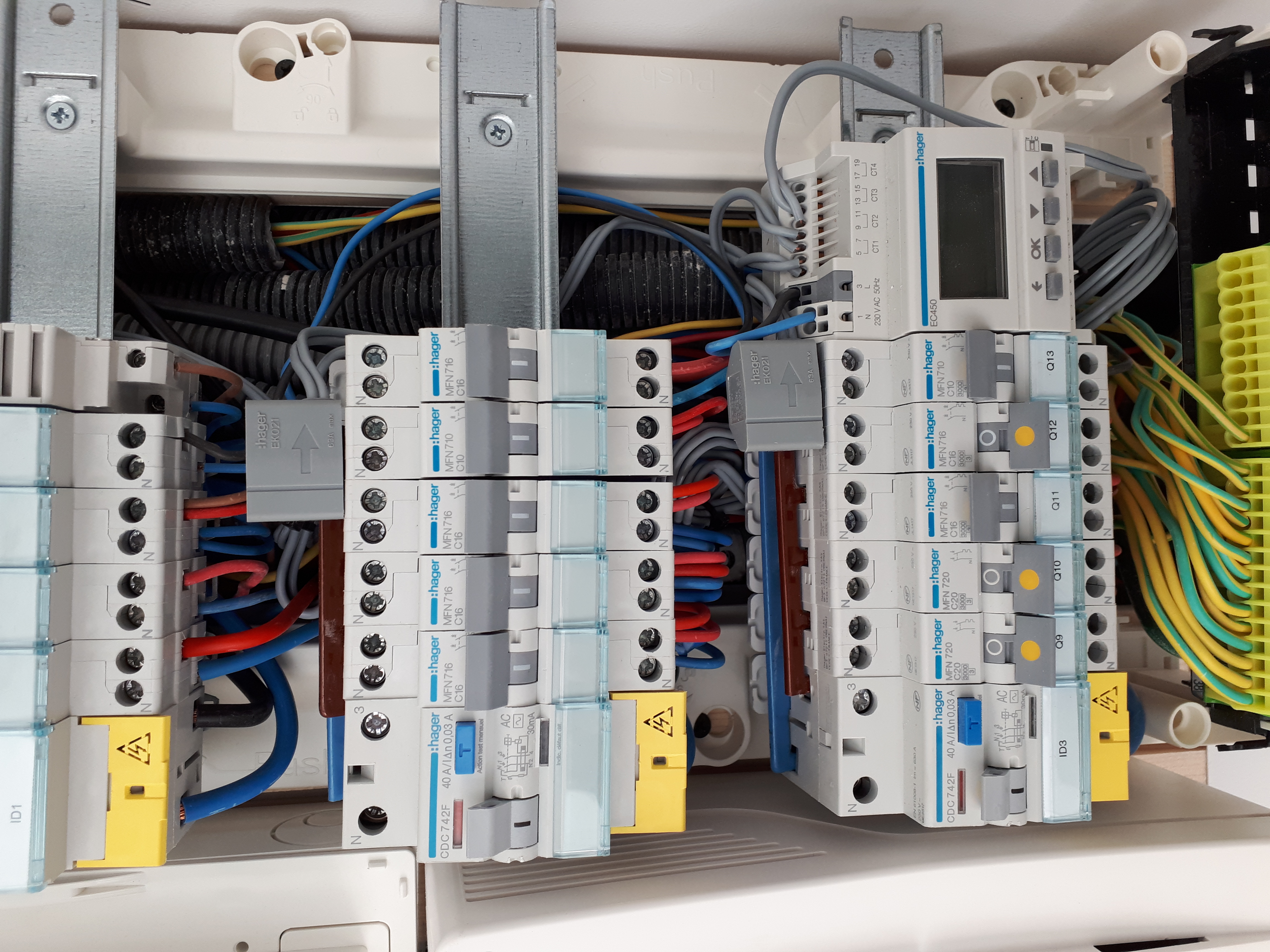 Service electricien 75 entre particuliers