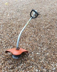 Location : coupe bordures Location : coupe bordures