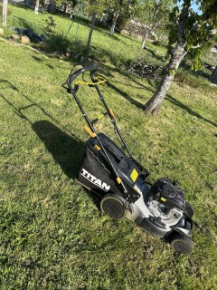 Location : tondeuse Location : tondeuse