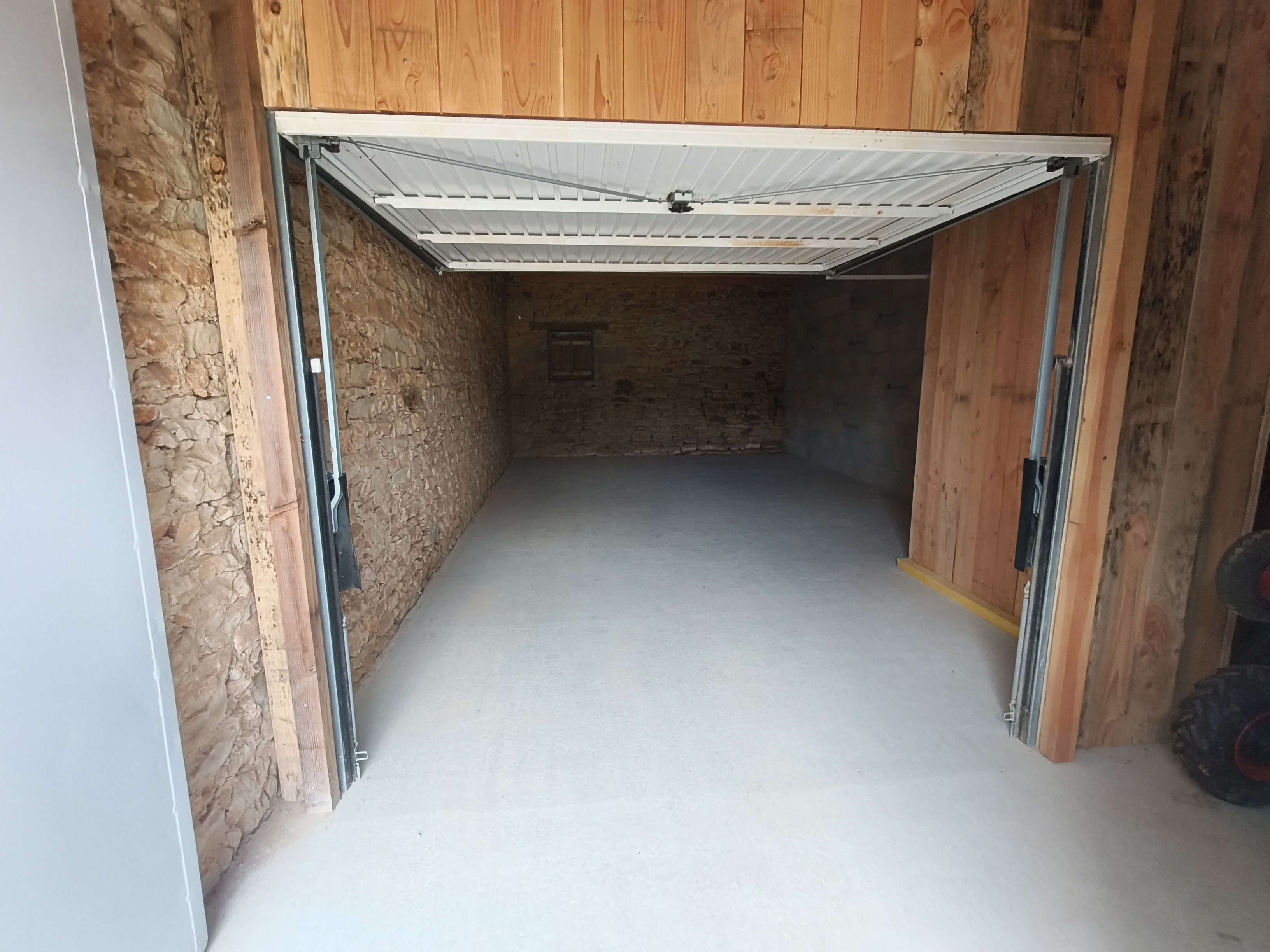 Rental Stockage en box between individuals (86)
