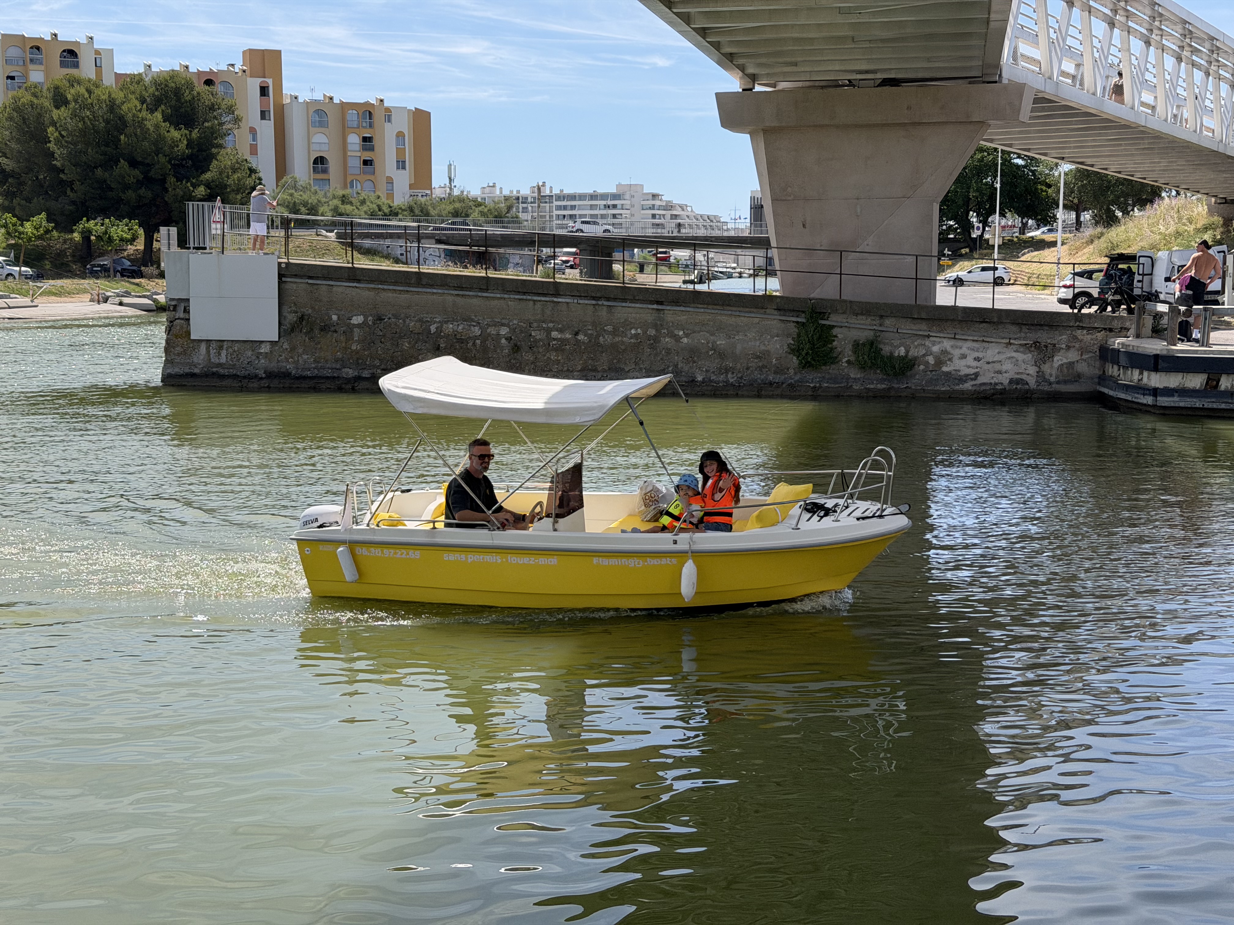 Rental Bateau a moteur between individuals (34)