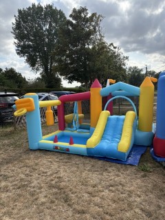 Location garde de chateau gonflable