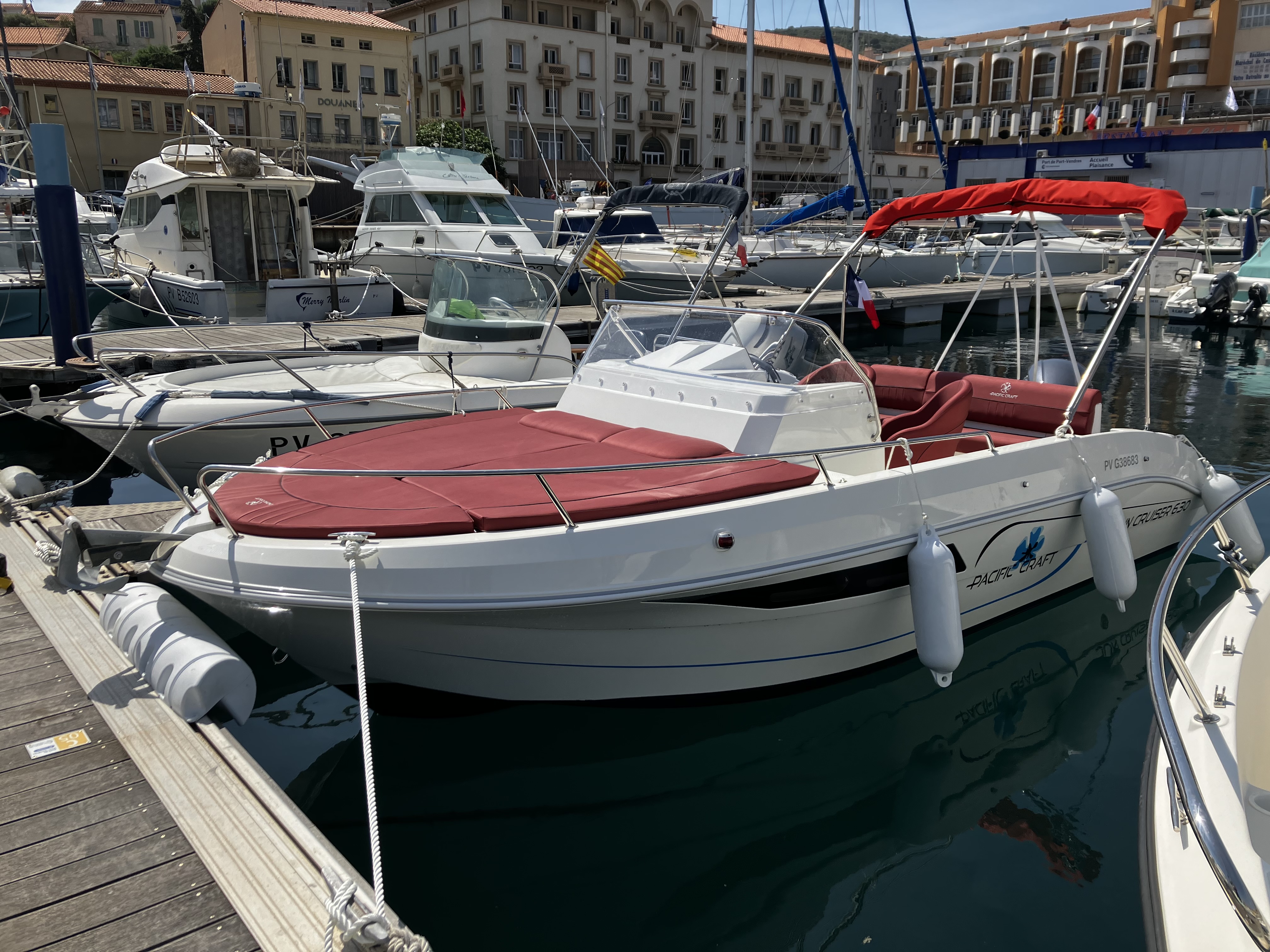Rental Bateau a moteur between individuals (66)