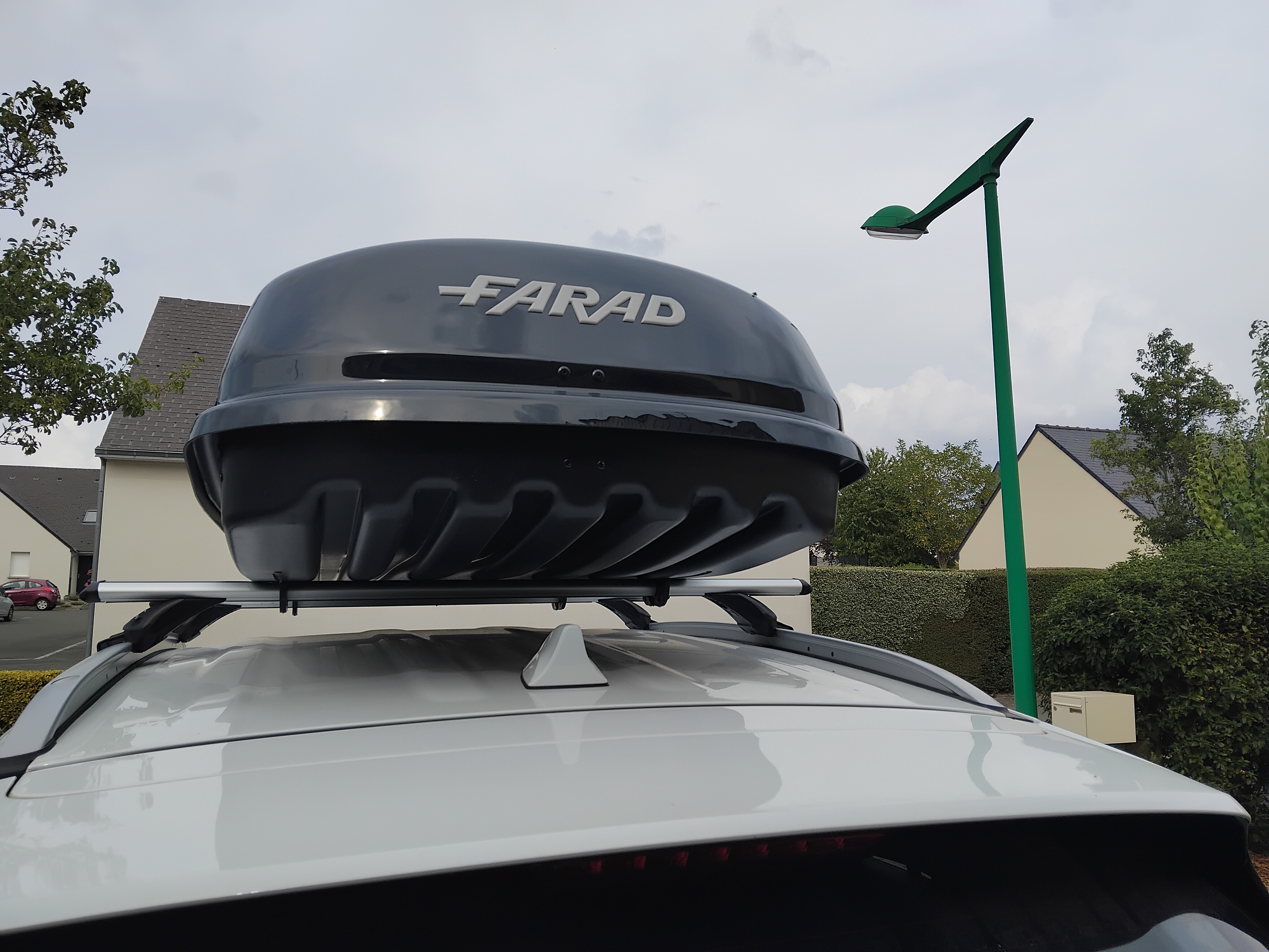 Rental Roof box between individuals (53)
