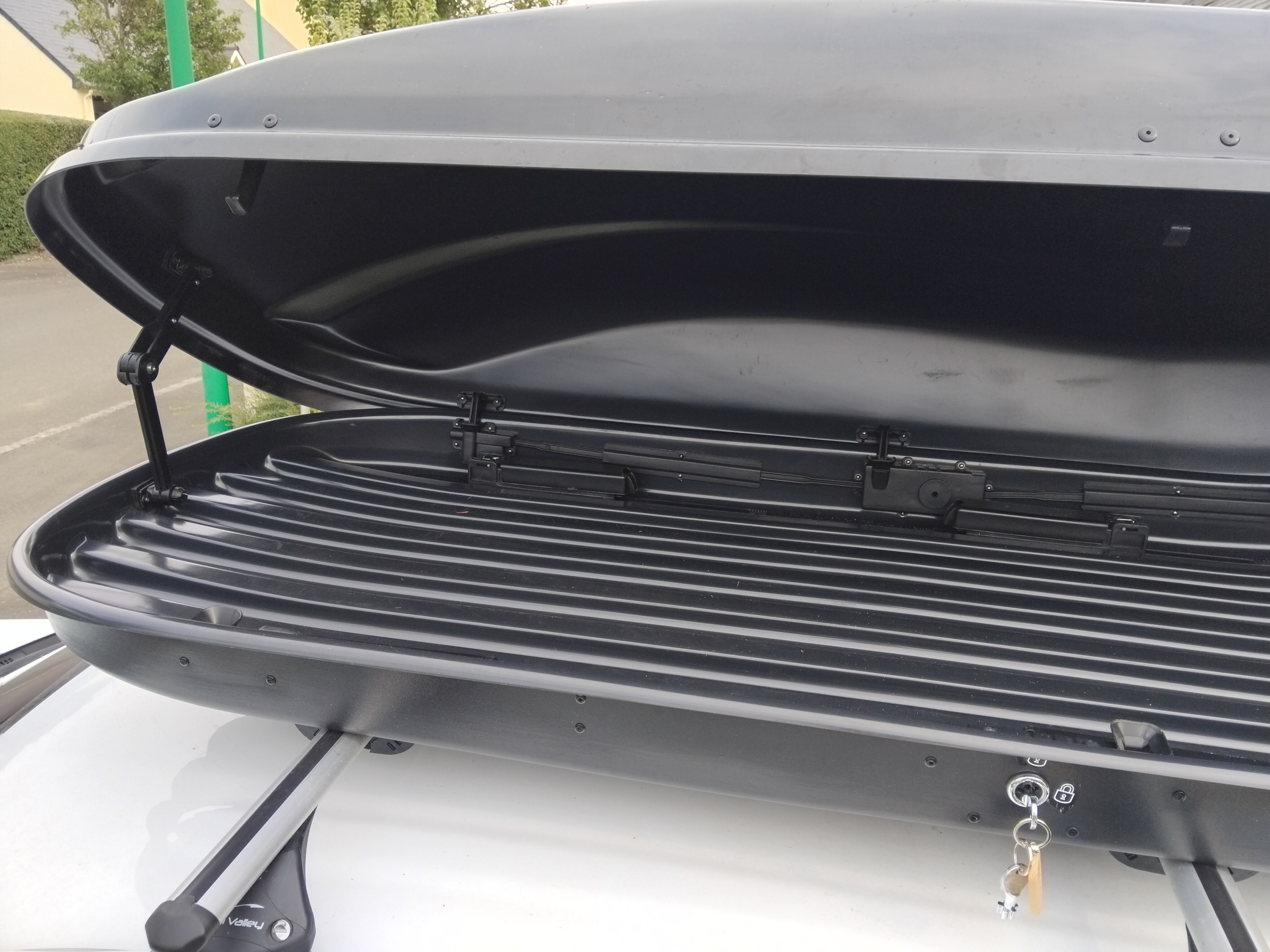 Rental Roof box between individuals (53)